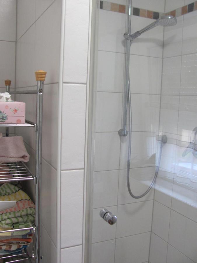 #1Gemuetliches Ruhiges Sonniges Balkonzimmer Mit Gemeinschaftsbad W-Lan Airport Nah Late Night Check In Haus Nr 9,5 Trunkelsberg Bagian luar foto