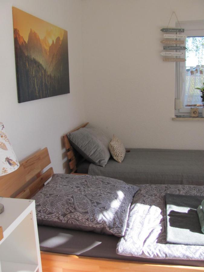 #1Gemuetliches Ruhiges Sonniges Balkonzimmer Mit Gemeinschaftsbad W-Lan Airport Nah Late Night Check In Haus Nr 9,5 Trunkelsberg Bagian luar foto