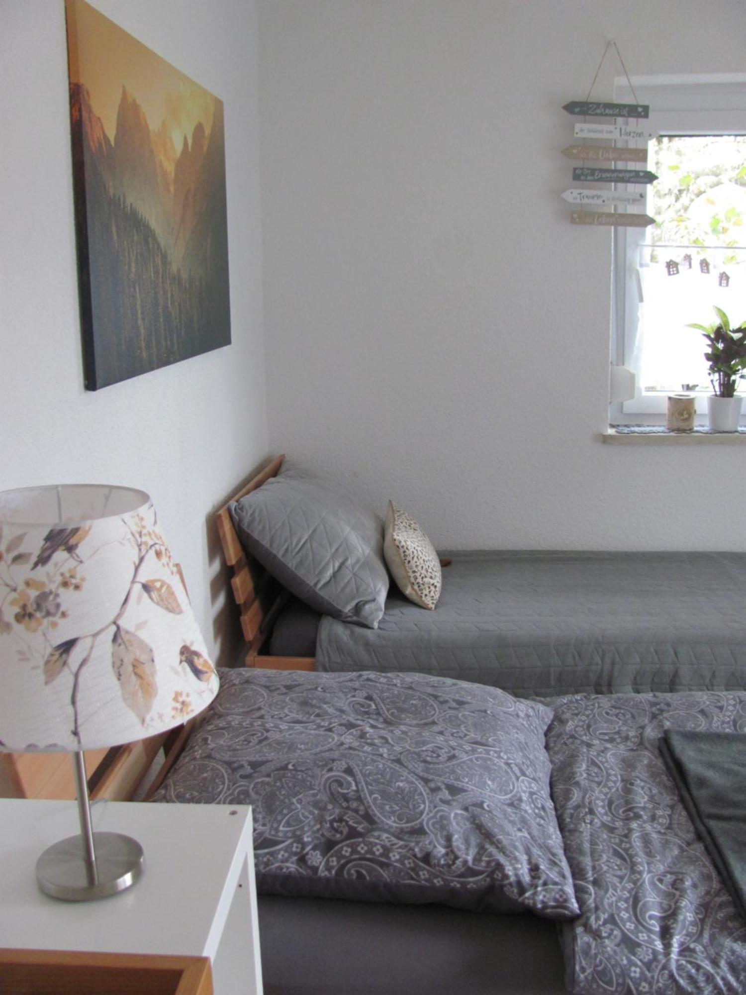 #1Gemuetliches Ruhiges Sonniges Balkonzimmer Mit Gemeinschaftsbad W-Lan Airport Nah Late Night Check In Haus Nr 9,5 Trunkelsberg Bagian luar foto