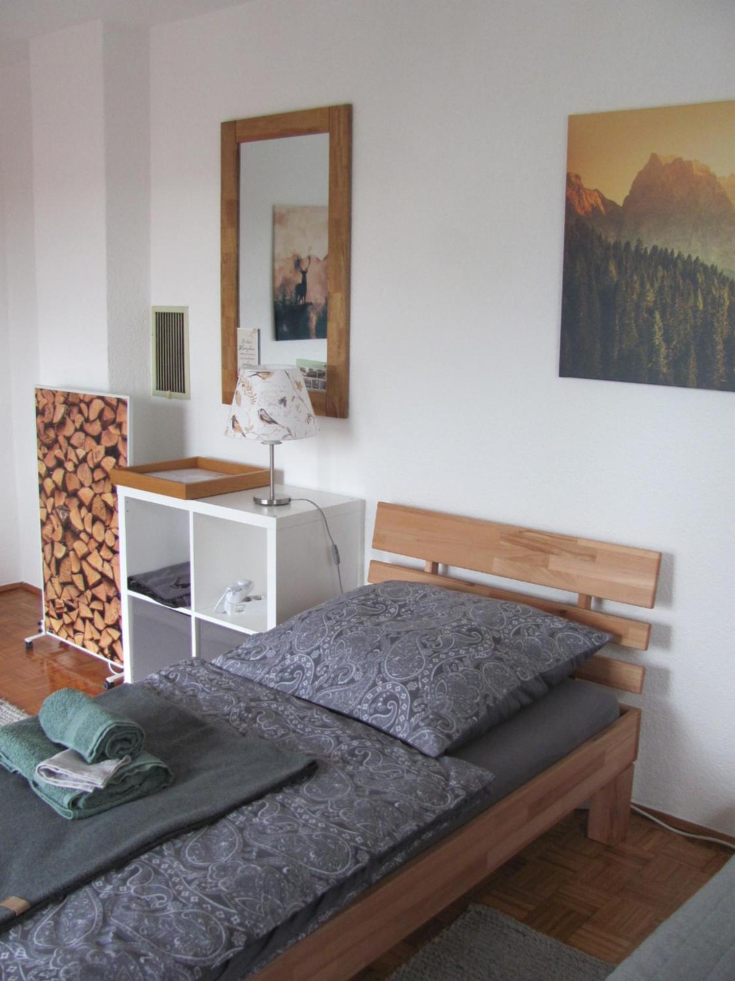 #1Gemuetliches Ruhiges Sonniges Balkonzimmer Mit Gemeinschaftsbad W-Lan Airport Nah Late Night Check In Haus Nr 9,5 Trunkelsberg Bagian luar foto