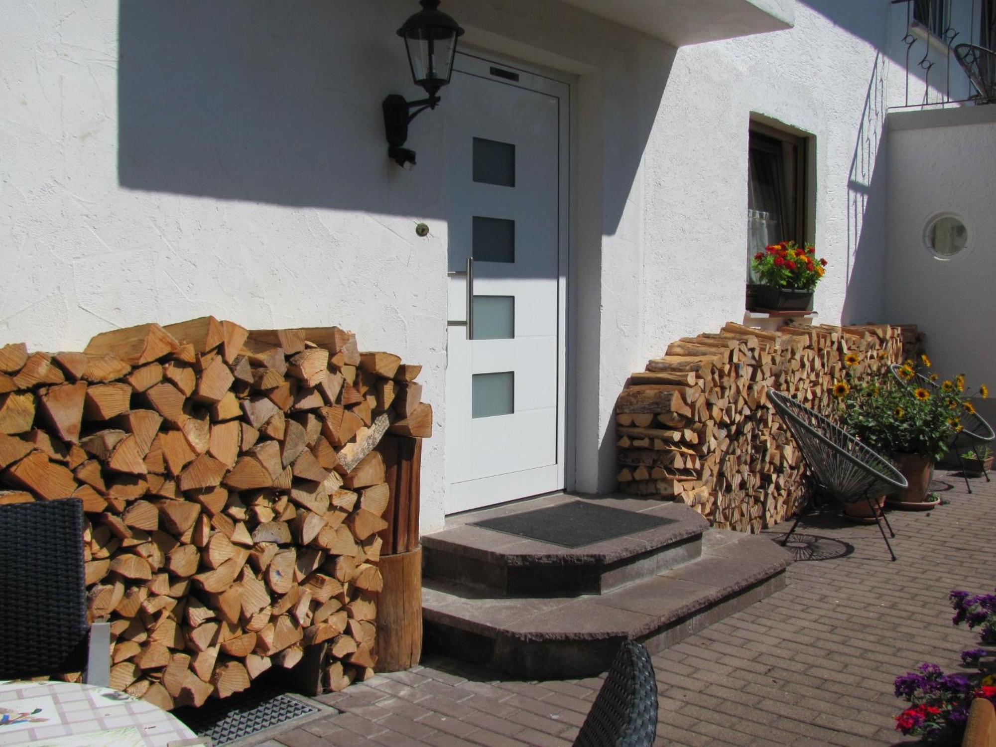 #1Gemuetliches Ruhiges Sonniges Balkonzimmer Mit Gemeinschaftsbad W-Lan Airport Nah Late Night Check In Haus Nr 9,5 Trunkelsberg Bagian luar foto